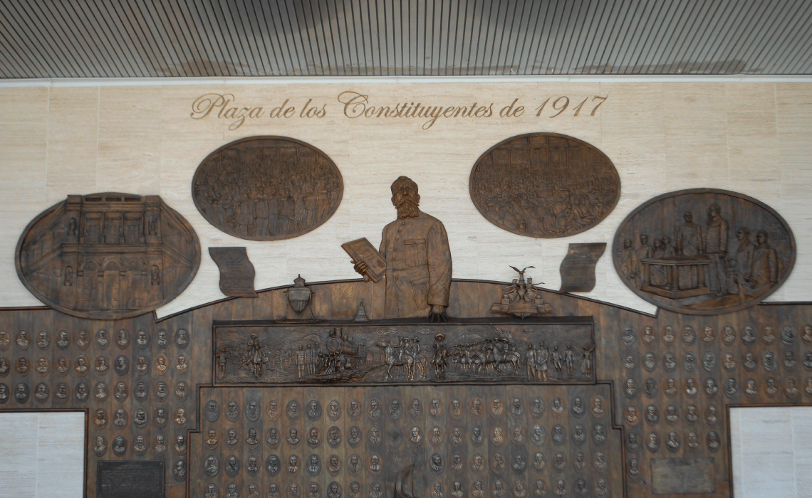 Relieve escultórico de la Plaza de los Constituyentes de 1917 de Ricardo Ponzanelli, 2016